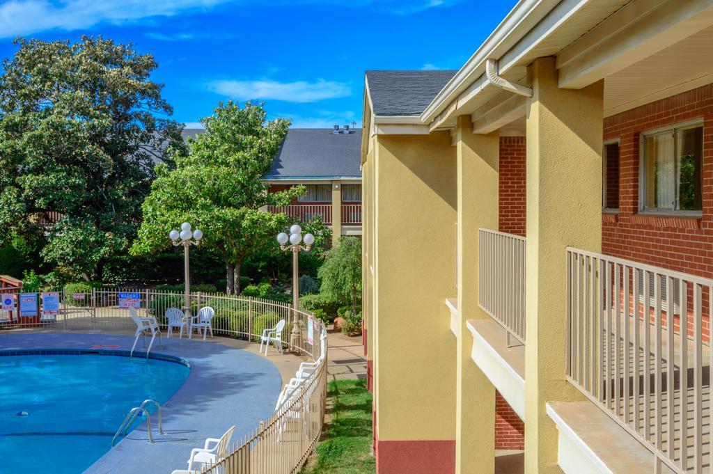 Days Inn By Wyndham Lawton Extérieur photo