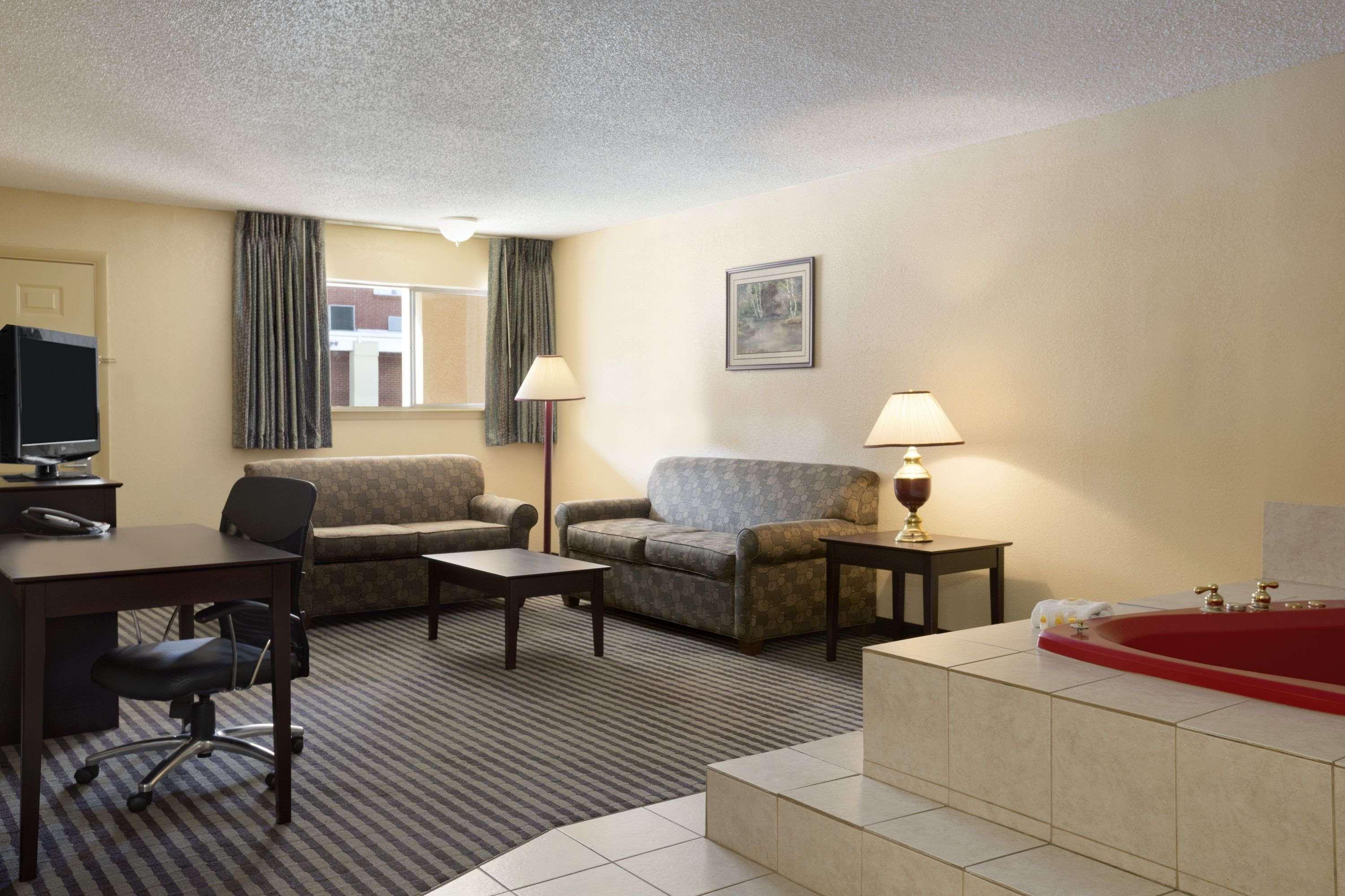 Days Inn By Wyndham Lawton Extérieur photo