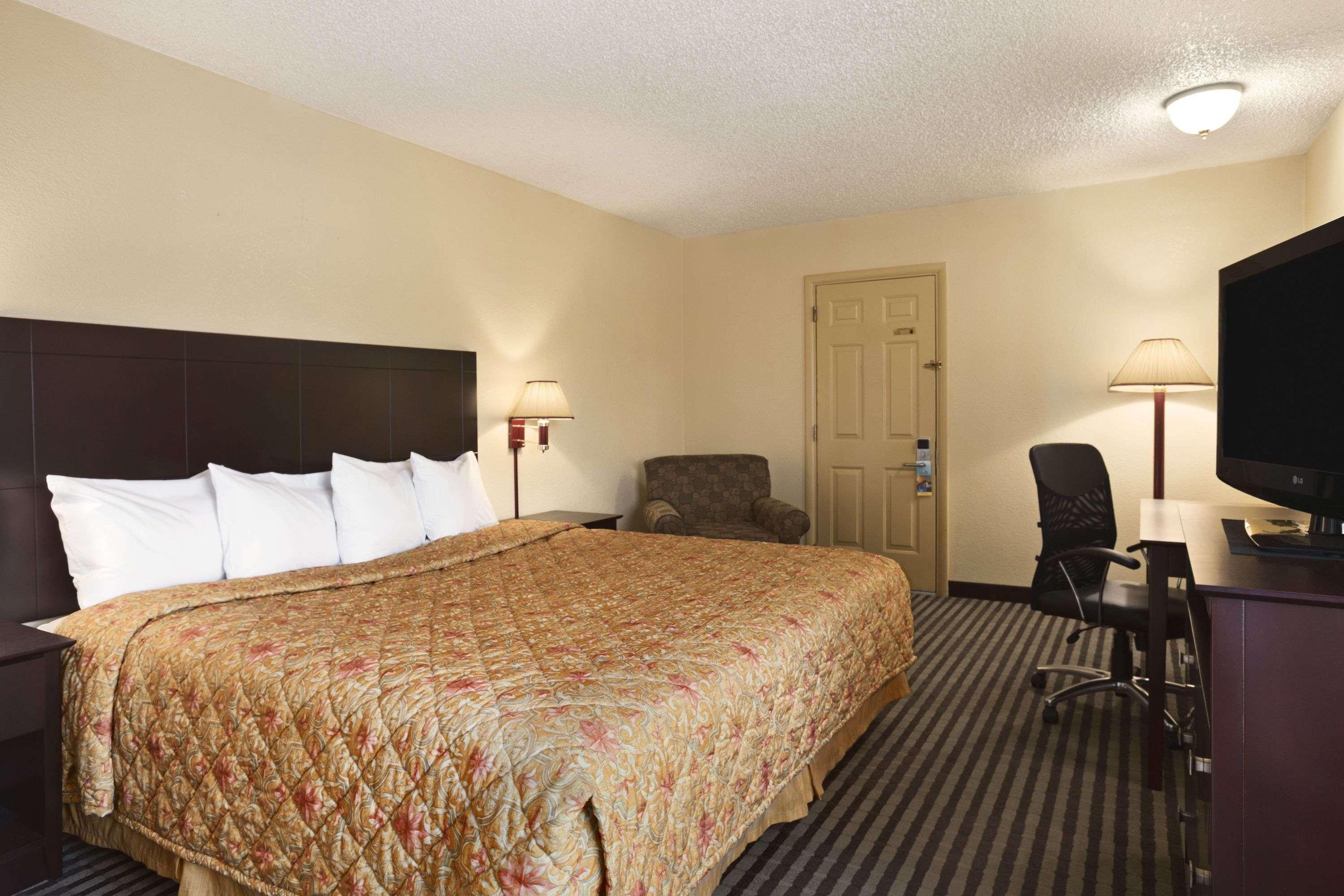 Days Inn By Wyndham Lawton Extérieur photo