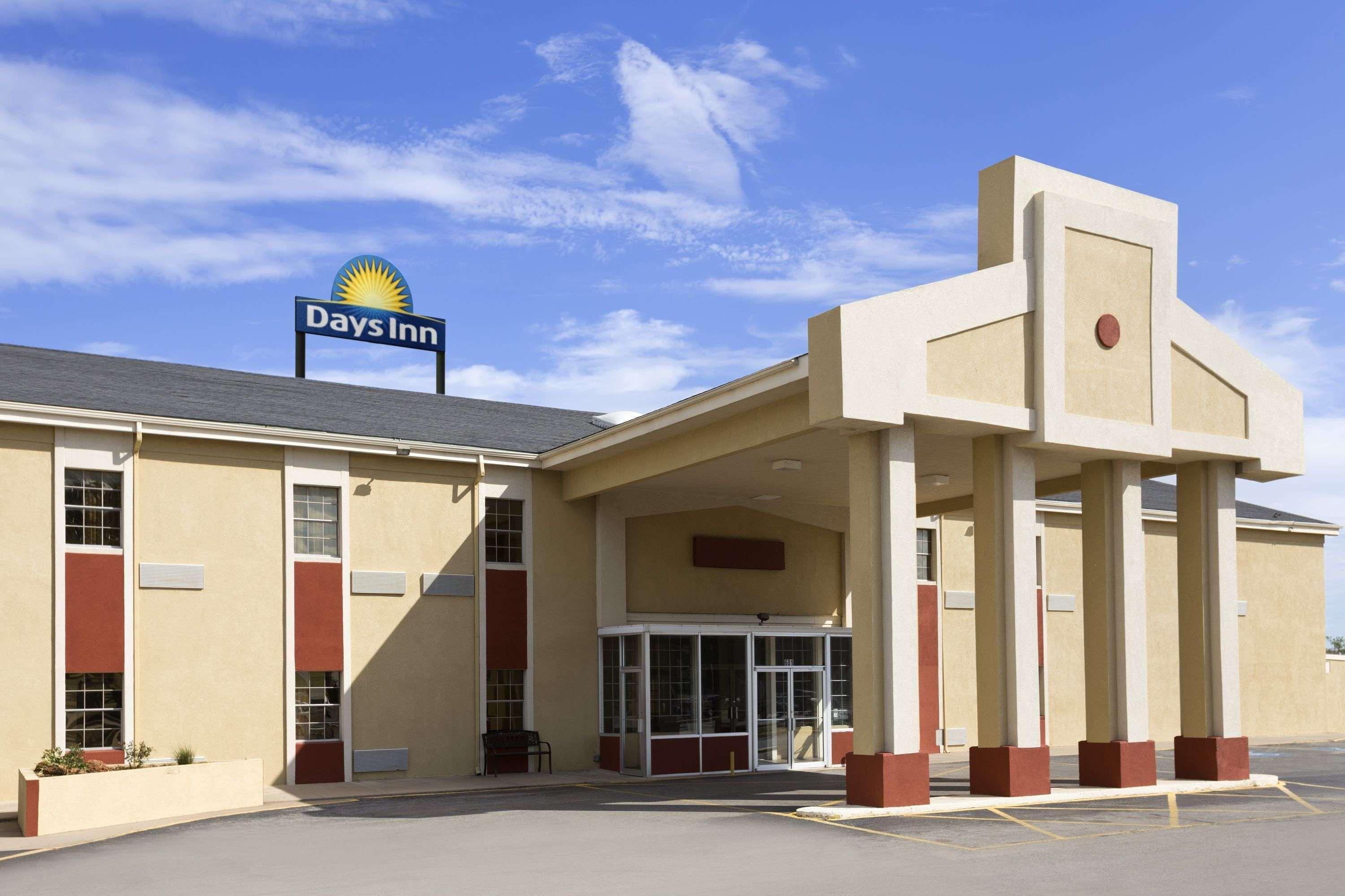 Days Inn By Wyndham Lawton Extérieur photo