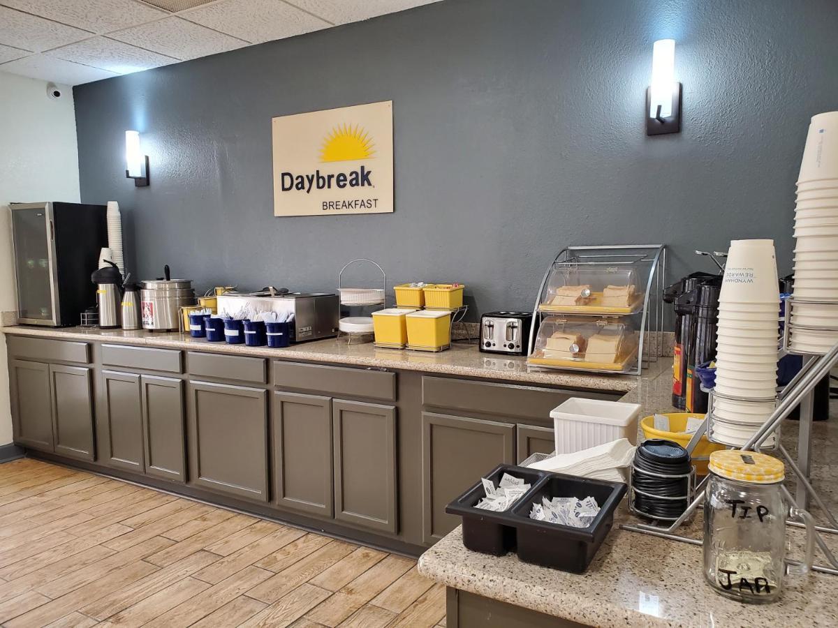 Days Inn By Wyndham Lawton Extérieur photo
