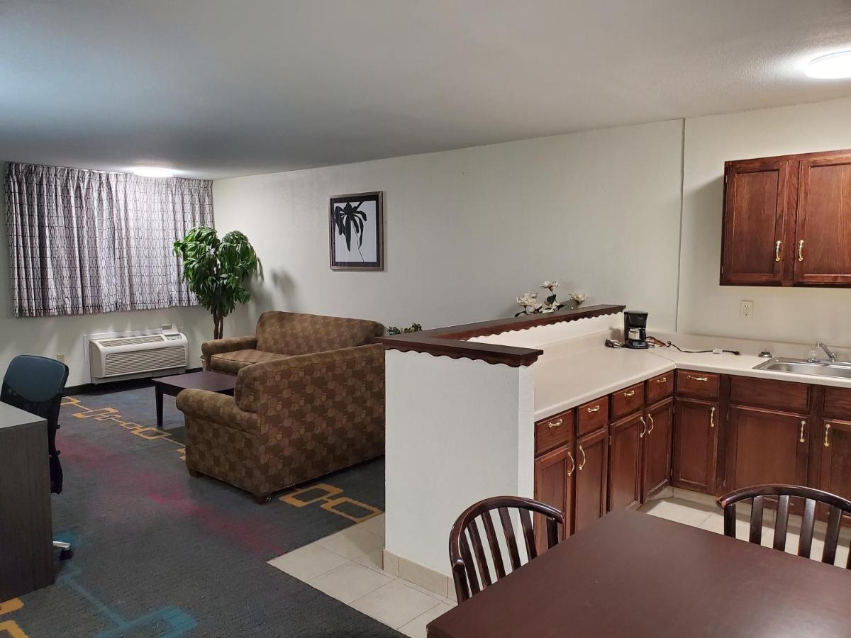 Days Inn By Wyndham Lawton Extérieur photo